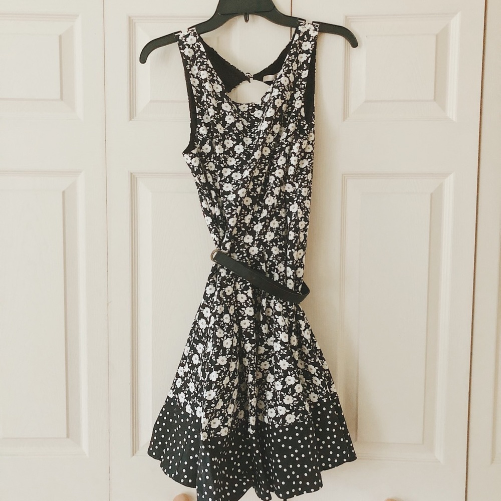 NWT Lauren Conrad Flare Dress w/ Belt!!